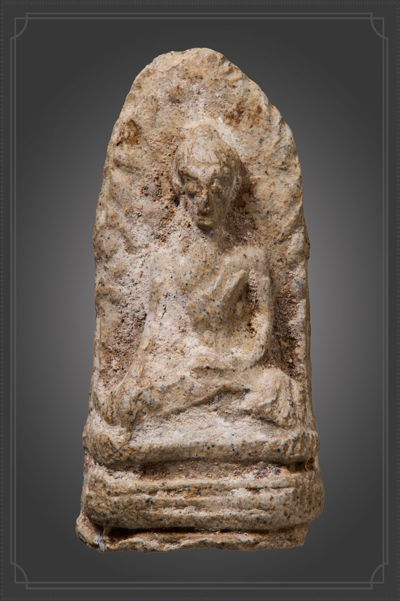 พระรอดร่วมสมัยพระรอดครูบาแสงต๋า(พระรอดแสงตา) พิมพ์เล็ก เนื้อดิน วัดมหาวัน จ.ลำพูน